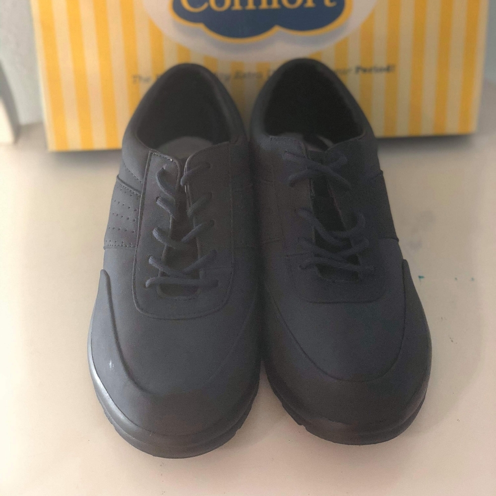 Dr Comfort womans blue suede shoes